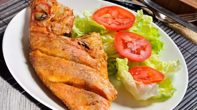 ¡Pescado Frito al Estilo Peruano: Crujiente por Fuera, Jugoso por Dentro! ¡Pescado Frito al Estilo Peruano: Crujiente por Fuera, Jugoso por Dentro!